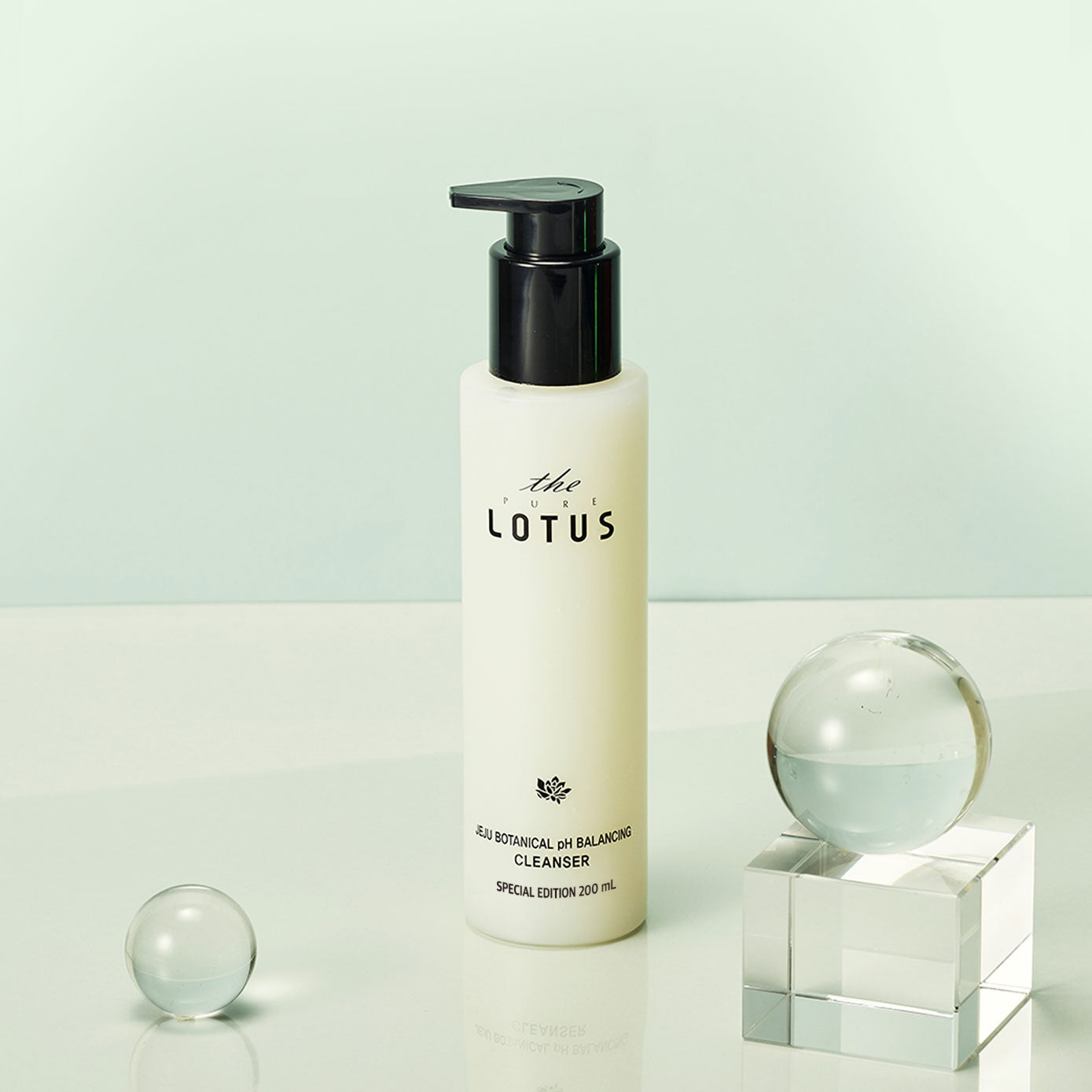 Korea THE PURE LOTUS Jeju Island Natural Botanical pH Balancing Cleanser